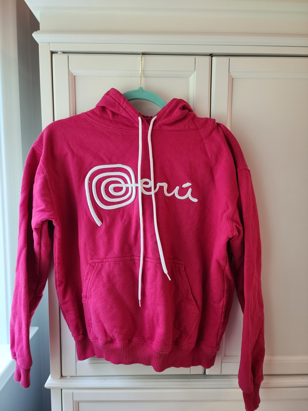 Peru South America Embroidered Logo Pink Pullover Hoodie Womens Medium